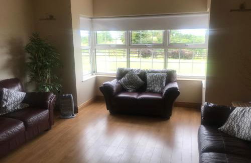 Dungannon 2 Bed Bungalow - Sleeps 5 - Pet Friendly - Foto 11