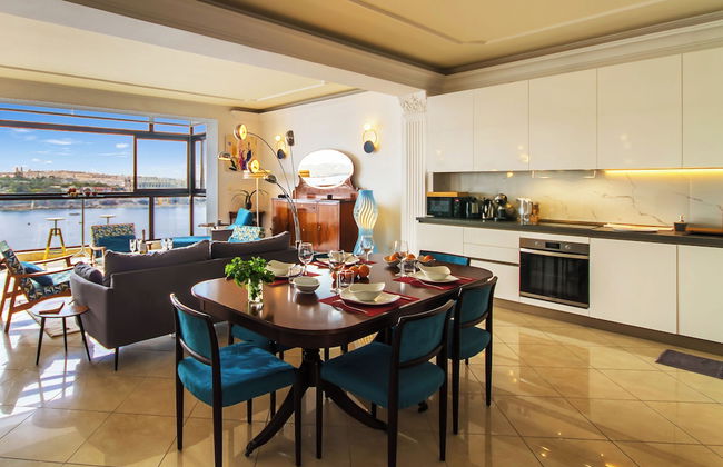 A Magnificent Sunny Seafront Apart Sliema - Photo 22
