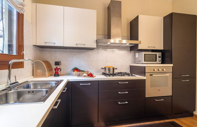 Belvilla by OYO Casa Cristina Meina Centro - Foto 8