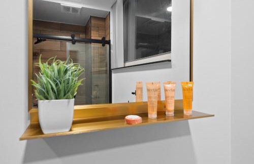 The Neon Elm Hotel - Foto 10