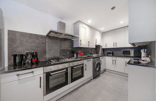 Large 4 Bed Brixton House - Parking Garden Wi-Fi & Sky TV! - Foto 15