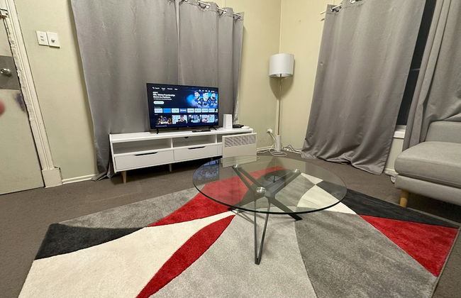 Cottage Charm with Nearby Shopping - Photo 8