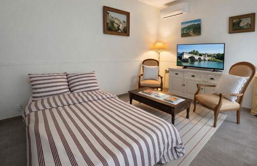 LaPetite Maison Abigail, Peaceful home in Avignon - Photo 7