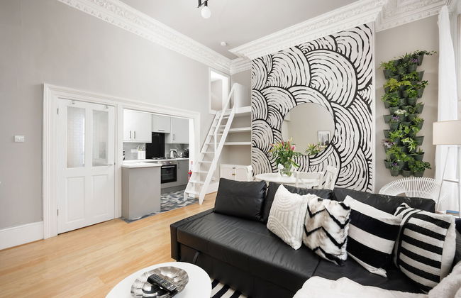 Stunning Arty Apartment & mezzanine - Photo 4