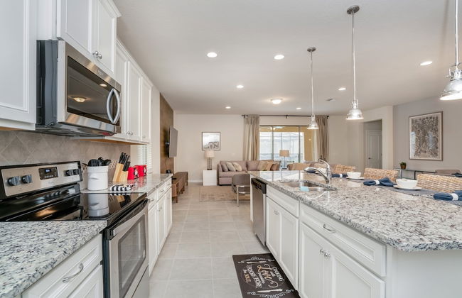 8 Bed 6 Ba Villa with Games, Pool & Spa - Foto 26