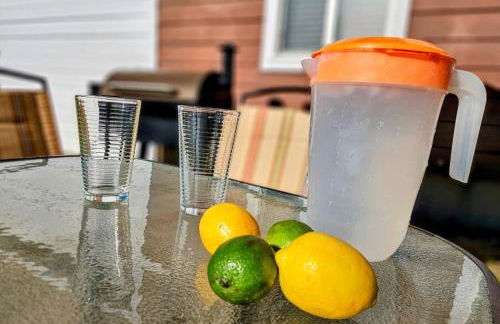 Private Cabin- Breakfast - Double Tub - 75in TV - SUP - Washer Dryer - BBQ - Photo 22