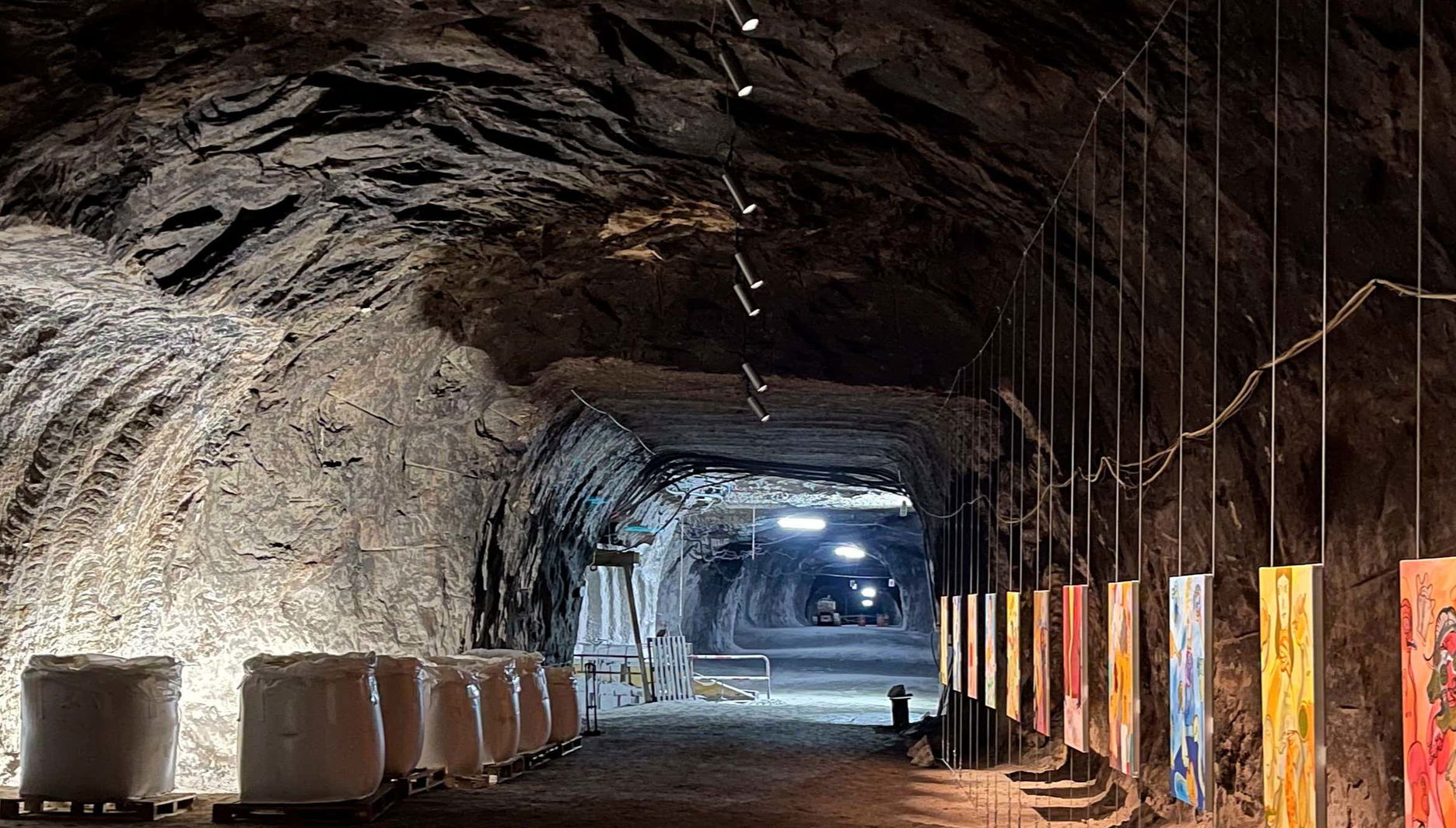 Visita à galeria de arte da mina de sal de Loulé