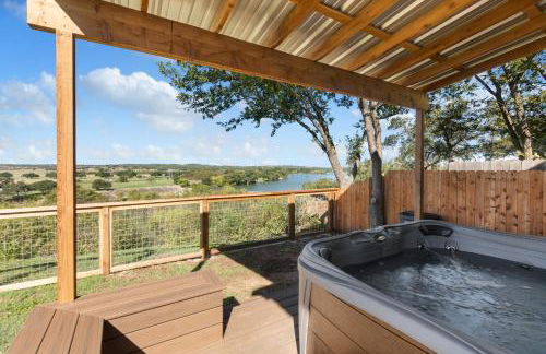 Guadalupe Bluff Farmhouse - Foto 1