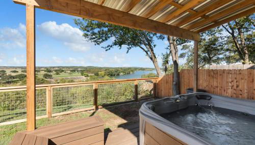 Guadalupe Bluff Farmhouse - Foto 1