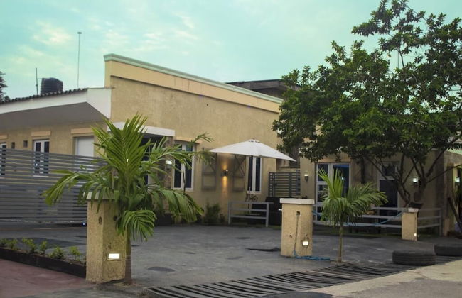 Premiership UK Suites - Photo 28