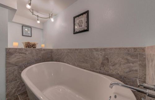 Luxury 4BR Near Lake Pepin with Game Room - Breeze - Foto 13