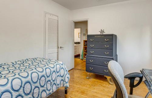 8 Mi to Jones Beach State Park! Cozy Home with Porch - Foto 22