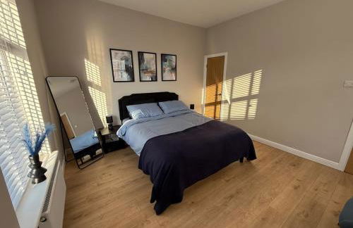 Modern 3 Bedroom house, short walk to train station and town centre, close to Manchester Airport and PLouise - Foto 9