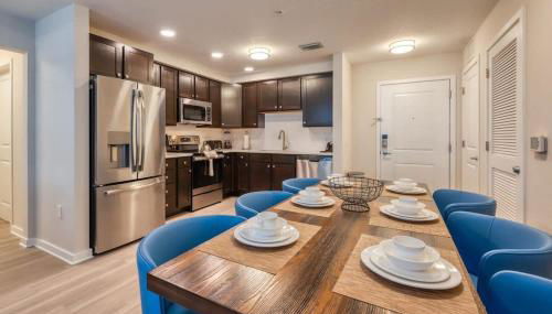 Prime Location-Spacious Condo for 8 Guests - Photo 5