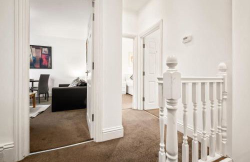 Huge Duplex in Great Location - Foto 22