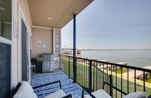 Lake Conroe Waterfront Home Patio and Shared Pool! - Photo 2