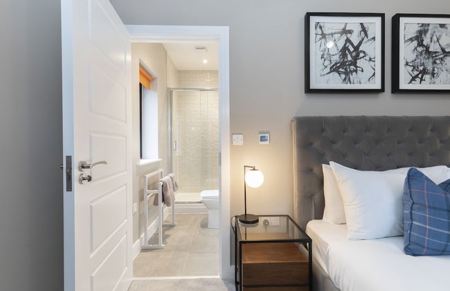 Elliot Oliver - Stylish Loft Style 2 Bedroom Apartment With Parking - Photo 7