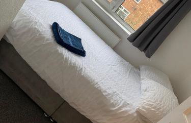 Free Driveway Parking, Fast WIFI, Ideal for long term contractor, etc stays - Dwellcome Home Ltd 3 Bedroom Boldon House - see our site for assurance - Foto 6