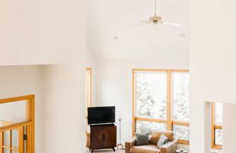 Peaceful Getaway with Hot Tub - Views - Evergreen - Foto 25