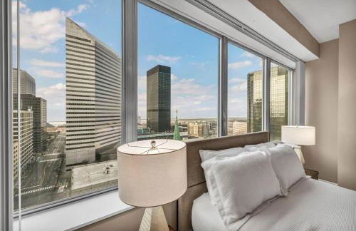 Luxury High-Rise w/ City View | Paid Parking | Gym - Photo 33