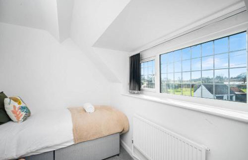 Charming Harvington Cottage - Hot Tub, Pet Friendly, Sleeps 11 - Foto 48