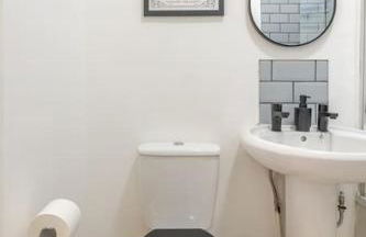 5min to Huddersfield Royal Infirmary Hospital - Foto 5