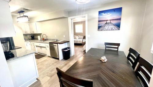 4/2 Home Close to Beach, Centrally located! - Foto 3