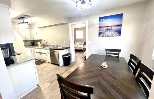 4/2 Home Close to Beach, Centrally located! - Foto 3