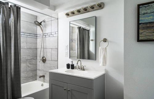 Movie Theater + Hot Tub | Game Yard | Sleeps 10! - Foto 33