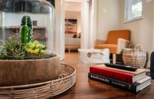 Downtown Bryan Treehouse Hot Tub and Peaceful Escape - Photo 14