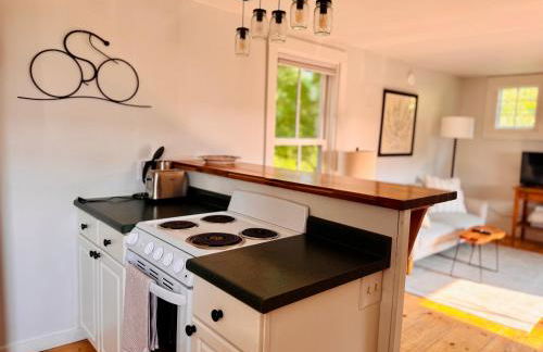 Charming 1BD Loft in Shelburne - Photo 15