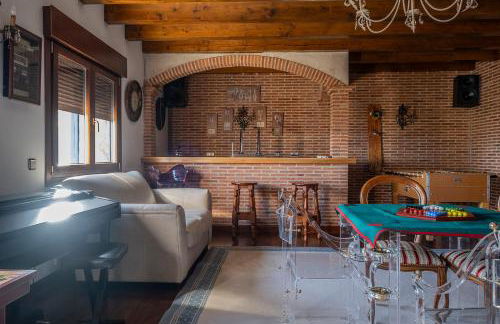 Mansión con Jacuzzi a 40 grados, gran piscina y Pádel - Photo 20