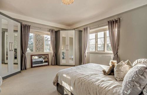 Luxury Detached House in Large Private Grounds, with Outdoor Jacuzzi and Sauna - Foto 78