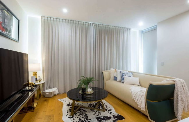 Brilliant 3 Month Corporate Rental With Balcony - Photo 11