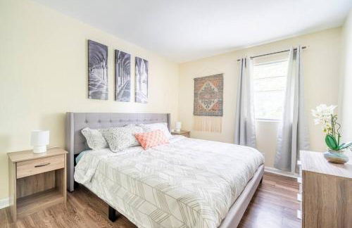 *Cool Crib * King Bed * Long Term Stays * Duke* - Foto 1