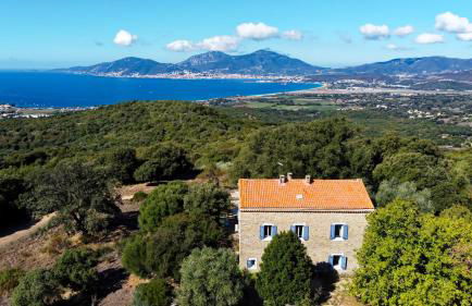 Maison de maître en pierre de 1831 avec vue sur la mer à Porticcio - Foto 2