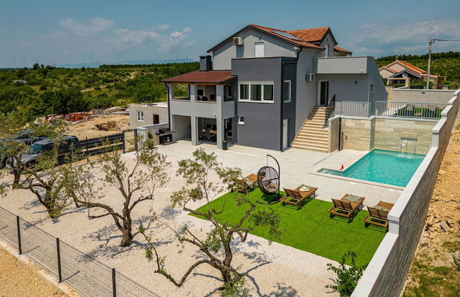 Villa Pezer - Photo 1