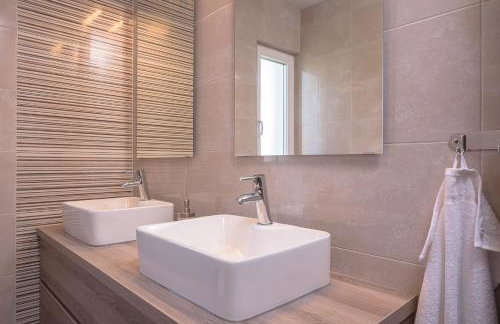 Villa Barbara & Zoran with free parking and heated swimming pool - Photo 72