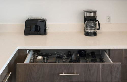 Sleek loft style 2BR I Gym I Parking I Workspace - Foto 7