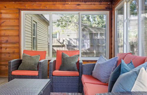 Family Friendly 3BR with Sunroom and Outdoor Area - Foto 16