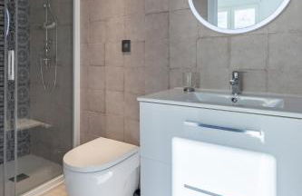 Marvellous Apt with a Large Private Terrace - Photo 27