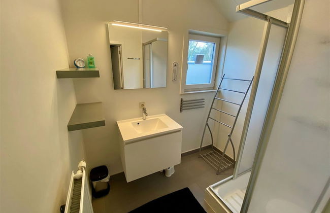 Stylish Westende Getaway - Photo 10