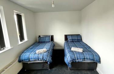 Manchester 2BR Luxe Lounge, Hot Tub, Pool Table - Photo 7