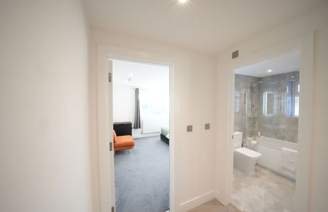 Heathrow Charge and Go - Photo 10