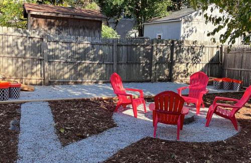 Remodeled Modern Home - private backyard & games! - Foto 34