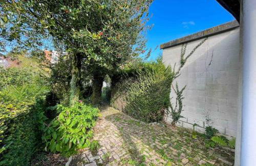 4 Ch - 10 pers - Grande Maison - Parking - Jardin - BBQ - Foto 45