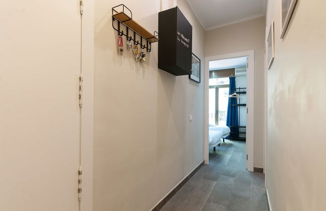 Lovely and Central 4 BR Apartment - Photo 2