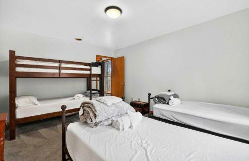 Huge Cabin w Hot Tub, Deck, Grill, Fire Pit, WiFi - Foto 36