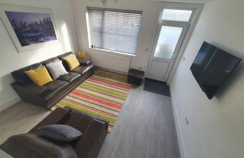 Oole 2 bed & en-suites house with parking near beach - Foto 9