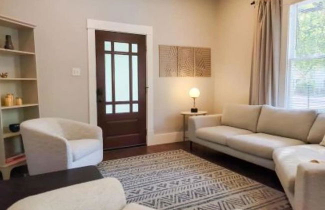 Chic Downtown Farmhouse With Garden and BBQ Grill - Foto 17